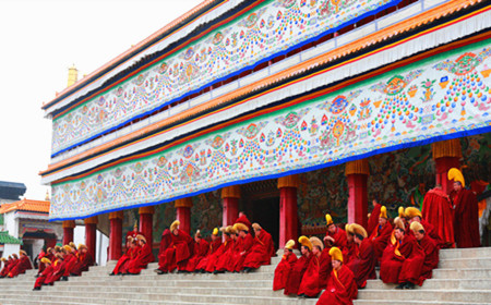 Lanzhou Binglingsi Temple and Xiahe Labrang Monastery Tour