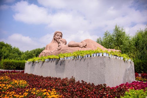 Yellow River's Mother Statue.jpg