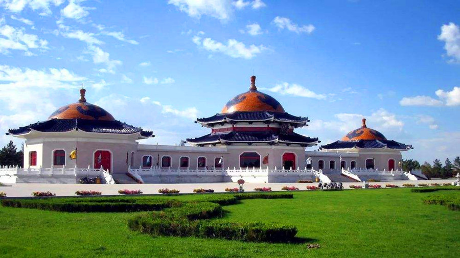 Genghis Khan Mausoleum.jpg