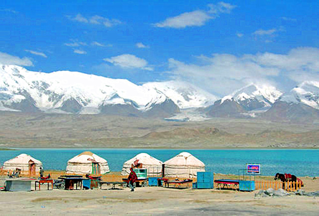 Karakul-lake.jpg