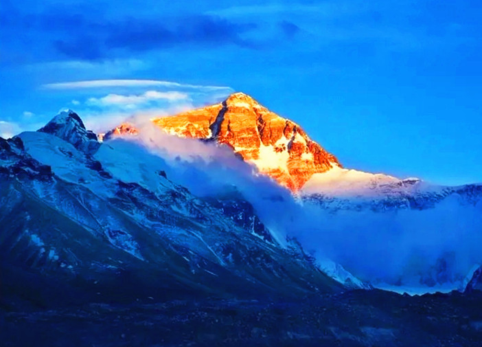 Sunrise of Mt. Everest.jpg