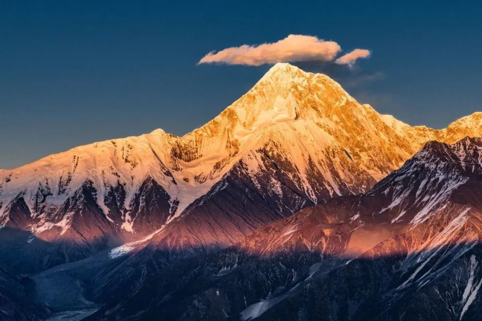 sunrise of Everest Peak